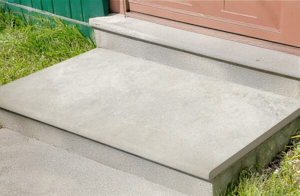 Newport Bianco Bullnose 400x600 20mm (Code:03065)